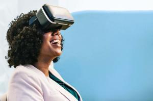 Understanding Eye Tracking & How it Can Work for You: Definitions, Metrics, and Applications 7 Eye Tracking Virtual Reality Experience